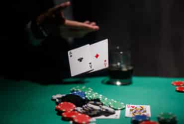 što je live poker u online casinima