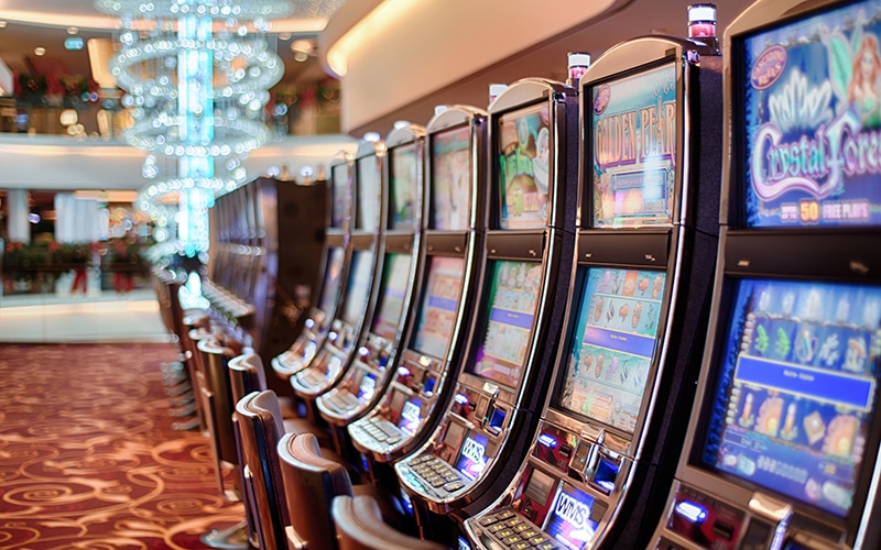 slot-machine-u-casinu-ilustrira-slučajnost-i-RNG-sustav-u-online-slot-igrama