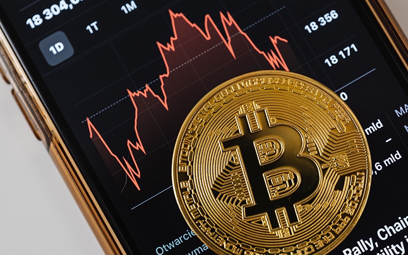 Bitcoin novčić na mobitelu
