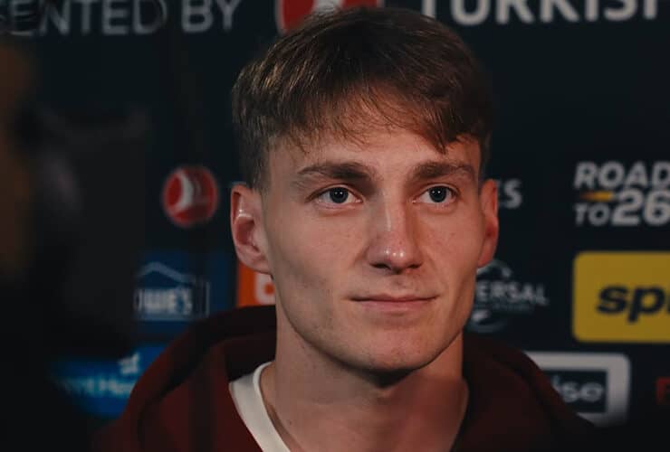 Toni Fruk daje izjavu tijekom okupljanja reprezentacije