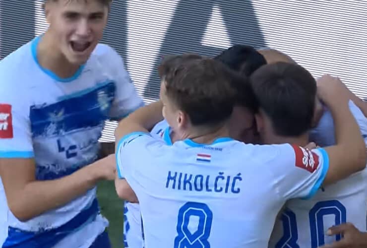 Osijek - Istra 1961: nogometaši Osijeka slave gol protiv Dinama